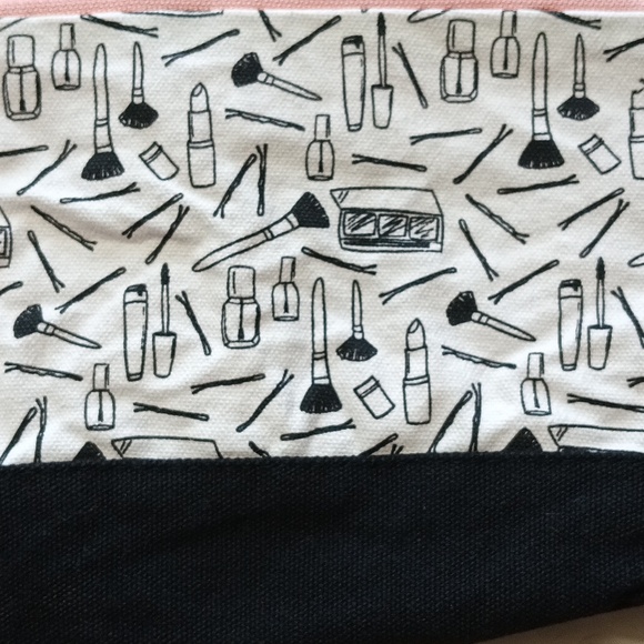 Makeup Pattern Clutch Makeup Black and White, Cosmetic Bags. - Picture 6 of 9